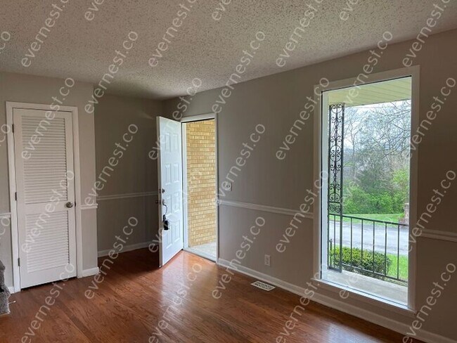 Building Photo - 4300 Golden Hill Dr