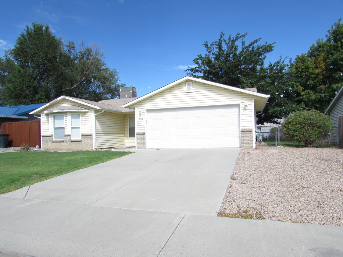 Primary Photo - 560 Huntington Point Ln