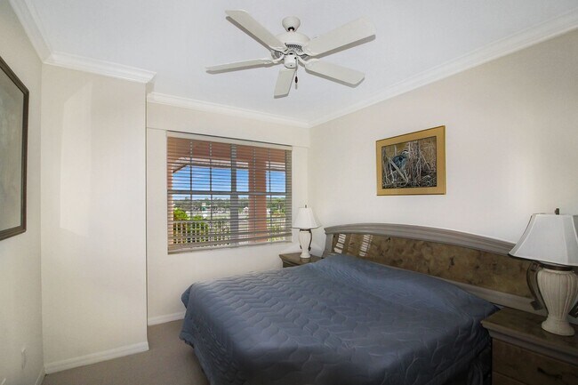 Foto del edificio - 223 Hidden Bay Dr