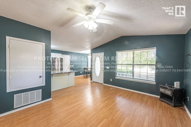 Building Photo - 1537 Timberline Dr