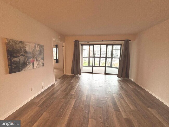 Foto del edificio - 1600 N Oak St