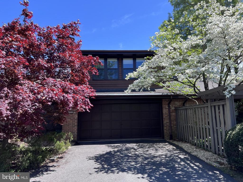 Primary Photo - 5249 Strathmore Ave