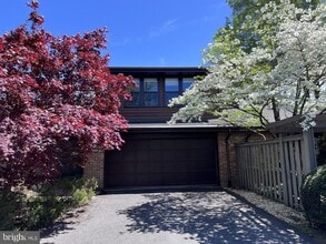 Building Photo - 5249 Strathmore Ave