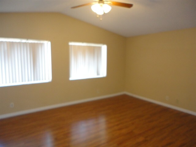 Building Photo - 3046 E Glade Avenue