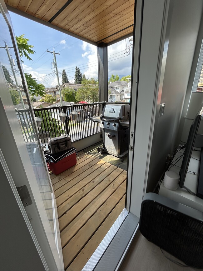Photo du bâtiment - 242 4th St W