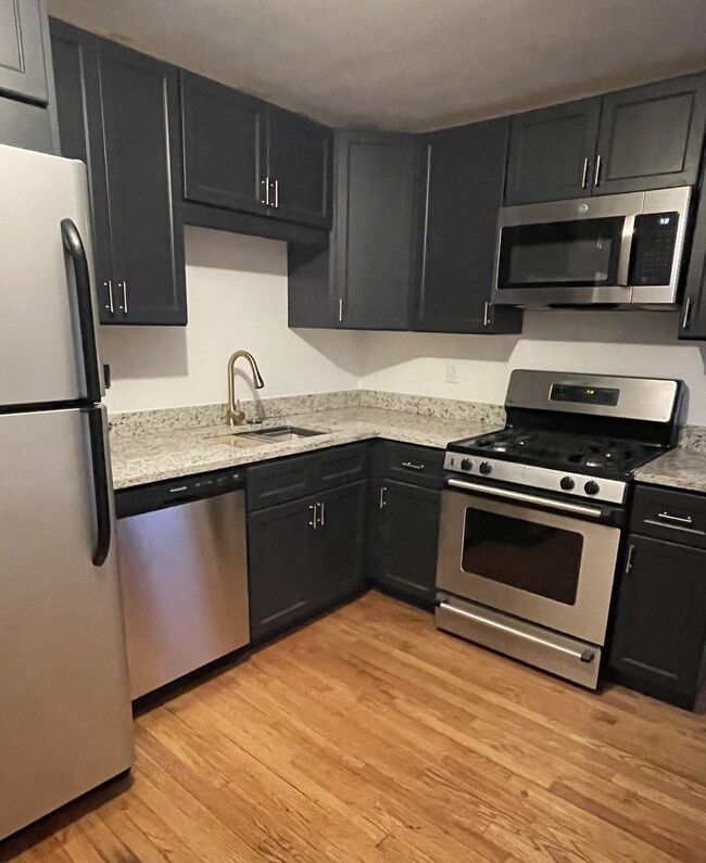 Brand New Kitchen-Granite Countertops, Soft-Close Cabinets-New Applicances - 1230 Elm St