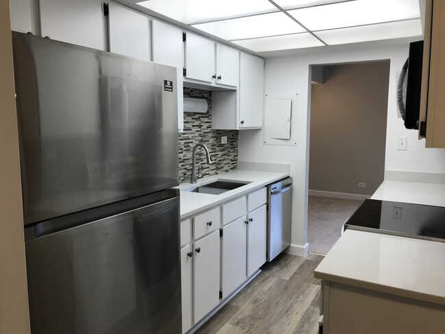 Building Photo - 6340 Americana Dr