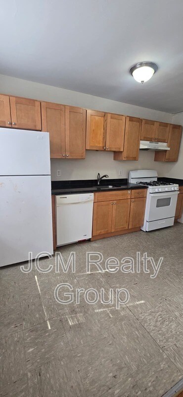 Building Photo - 9 Victory Rd Building Photo - 9 Victory Rd