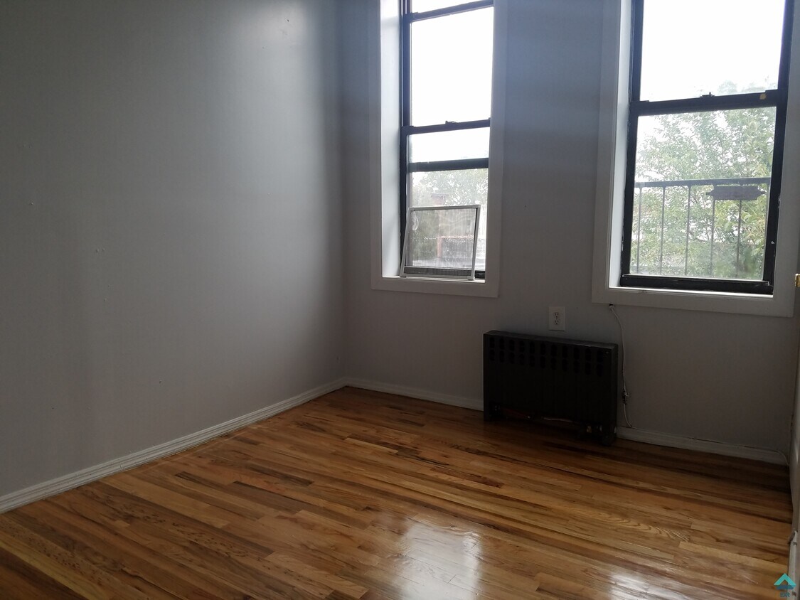 Building Photo - 93 Knickerbocker Ave