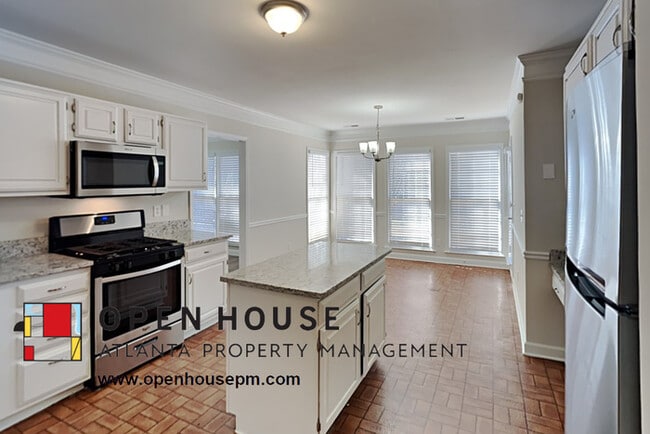 Building Photo - 11925 N Hickory Trace, Alpharetta
