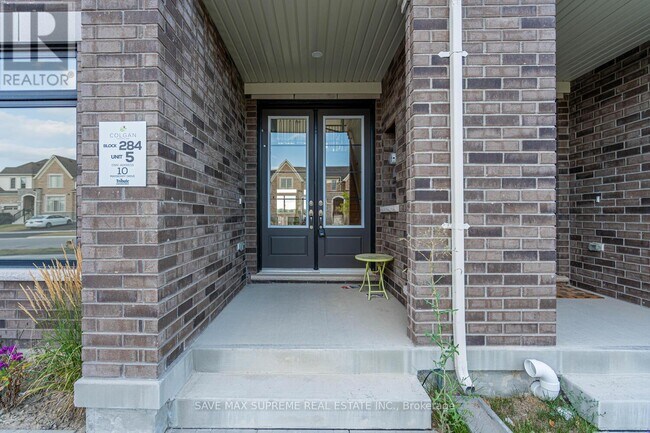 Building Photo - 5 Bayberry Dr