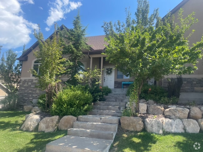 Building Photo - 439 W Alpine Dr