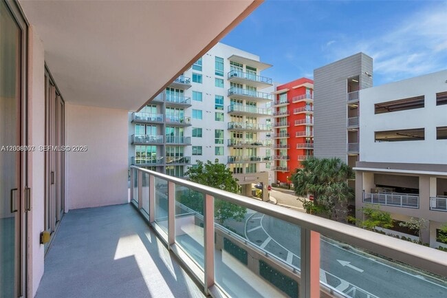 Foto del edificio - 7825 NW 107th Ave