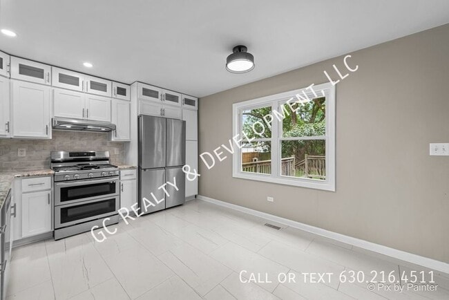 Building Photo - ***STUNNING CARY HOME / 3 BDRM- 2.5 BTH / ...