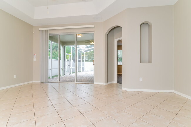 Building Photo - 14221 Lake Live Oak Dr