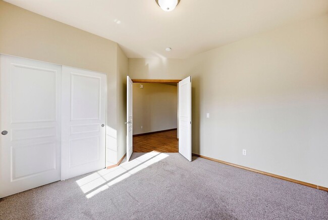 Building Photo - Vaulted Ceilings, A/C & Fully Fenced Yard – Beautiful 3-Bedroom Olympia Home!