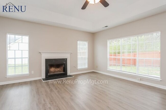 Building Photo - Now available 4 bedrooms 2.5 baths