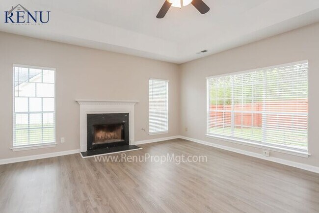 Foto del edificio - Now available 4 bedrooms 2.5 baths