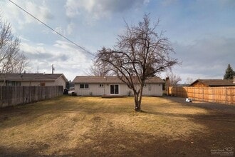 Building Photo - 1444 NW Canyon Dr