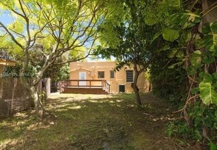 Building Photo - 305 NE 2nd Ave