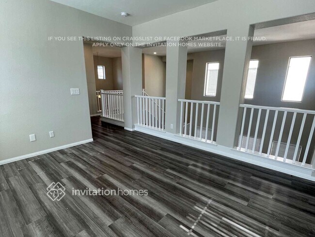 Foto del edificio - 10463 Foggy Glen Ave