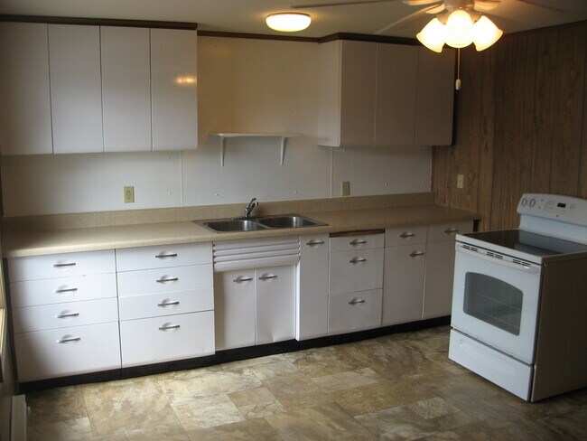 Building Photo - 502 S. Franklin St. Apt. B