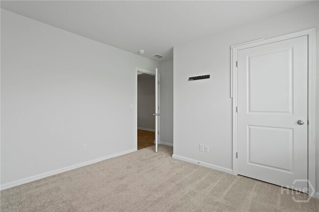 Foto del edificio - 231 Skylark Rd