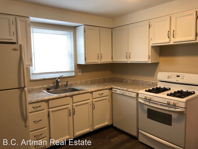 Building Photo - 3 br, 1 bath House - 375 Macassar Drive