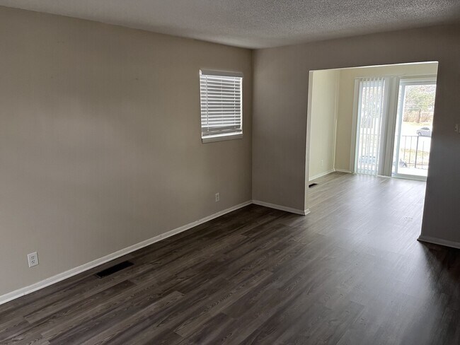 Foto del edificio - 9425 Reeder Dr
