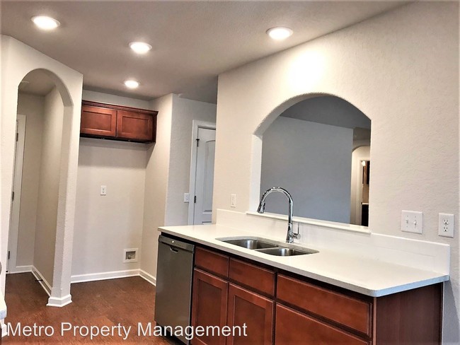 Building Photo - 4 br, 2 bath House - 700 Eagle Dr.