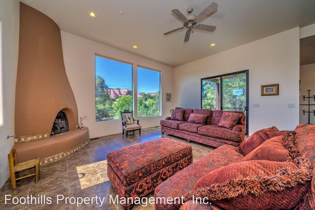 Building Photo - 3 br, 3.5 bath House - 200 Sin Salida