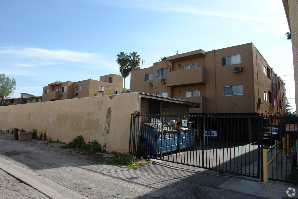 Building Photo - Victoria Apartments