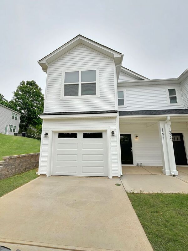 Primary Photo - 1221 Marble St