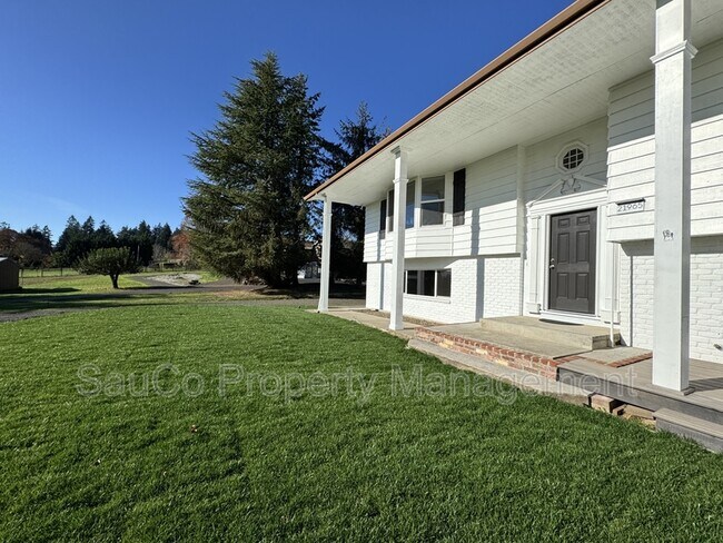 Foto del edificio - 21965 NW Phillips Rd