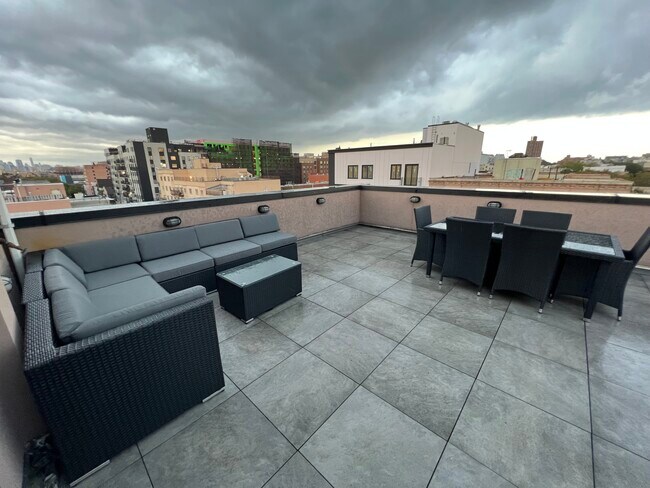 Foto del edificio - 594 Marcy Ave