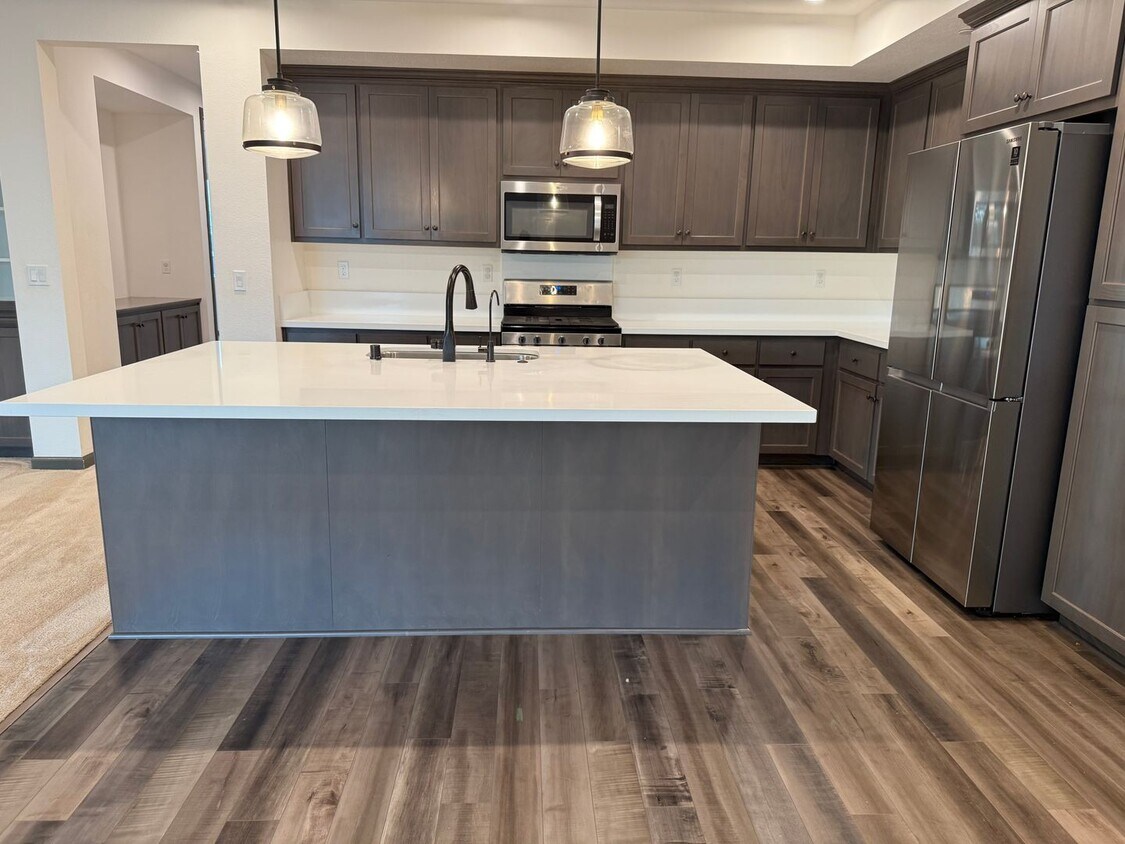 Foto principal - $5,190 - GORGEOUS FOUR BEDROOM HOME IN THE...