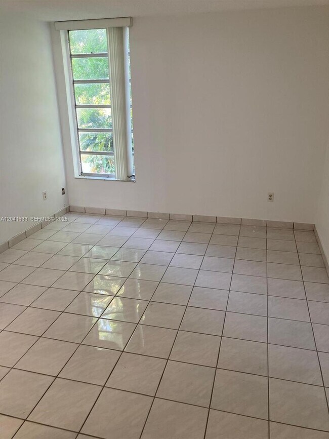 Building Photo - 210 Fontainebleau Blvd