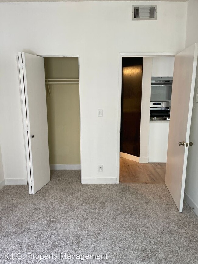 Building Photo - 2 br, 2 bath Apartment - 3925 Riverton Ave...