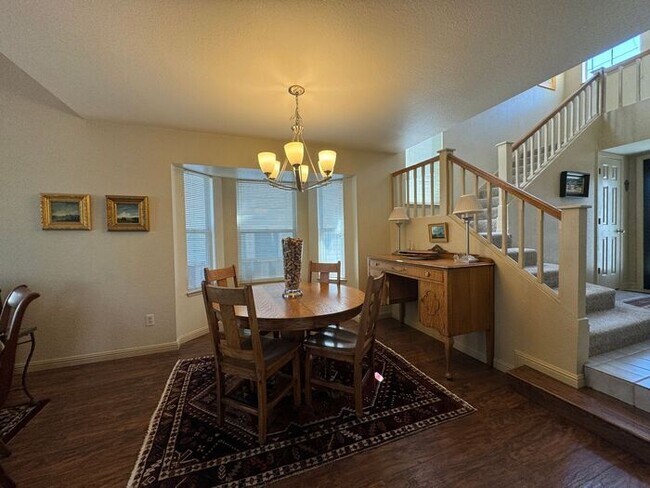 Foto del edificio - 13th Fairway Views at Lakeridge Golf Course, 3 bed / 2.5 bath! Available Now!