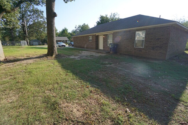 Building Photo - 2 bed, 1 bath Duplex