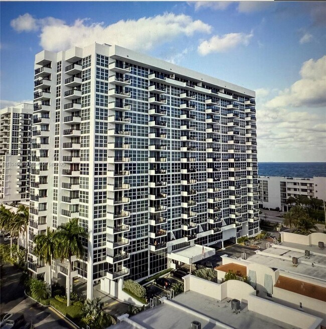 Building Photo - 525 N Ocean Blvd