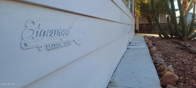 Building Photo - 120 N Val Vista Dr