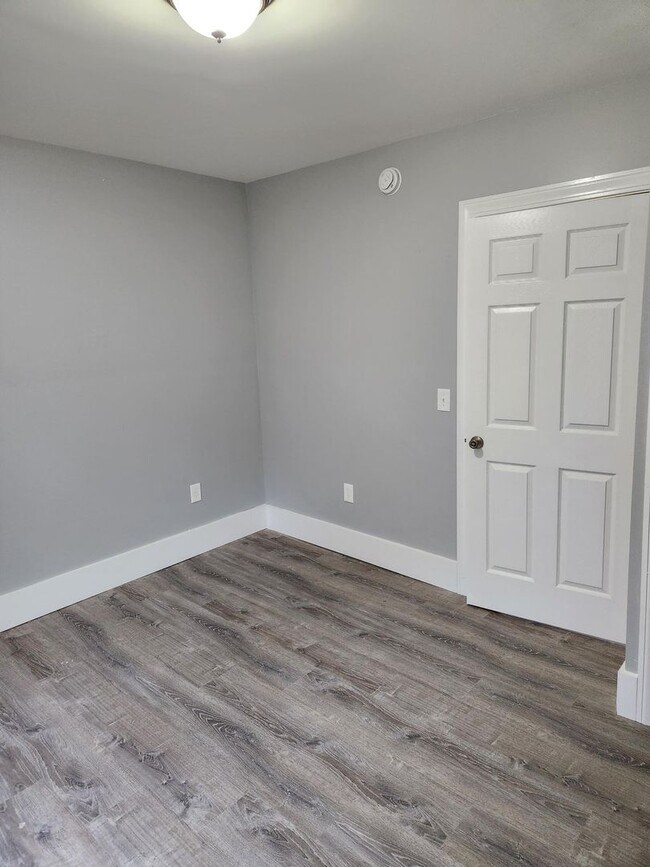 Building Photo - Full renovation 2024 - New 2 bedroom unit !
