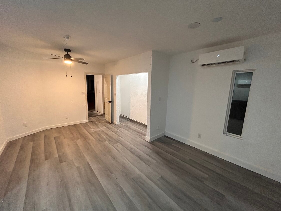 Foto principal - 1832 Goose Creek Pl