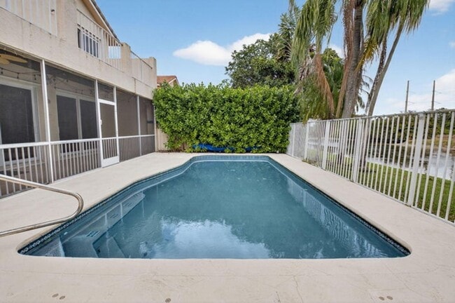 Foto del edificio - 18196 Clear Brook Cir