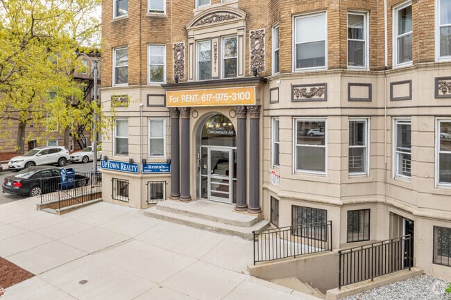 Building Entrance - 1140 Commonwealth Ave