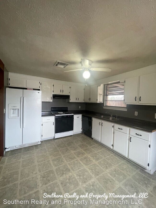 Foto del edificio - 4 br, 1.5 bath House - 728 Mimosa Road