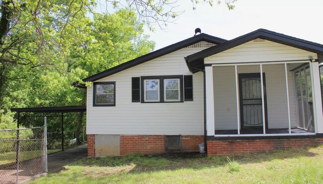 Building Photo - Coming Soon! 2 Bed, 1 Bath Renovated home