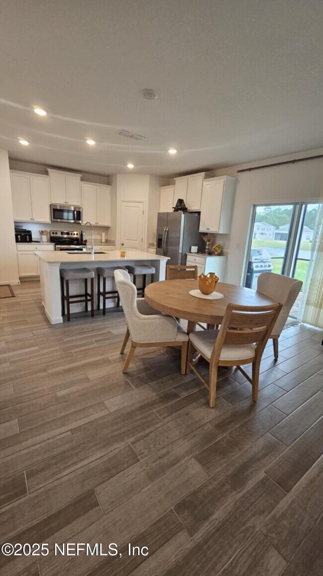 Foto del edificio - 9852 Lemon Balm Wy