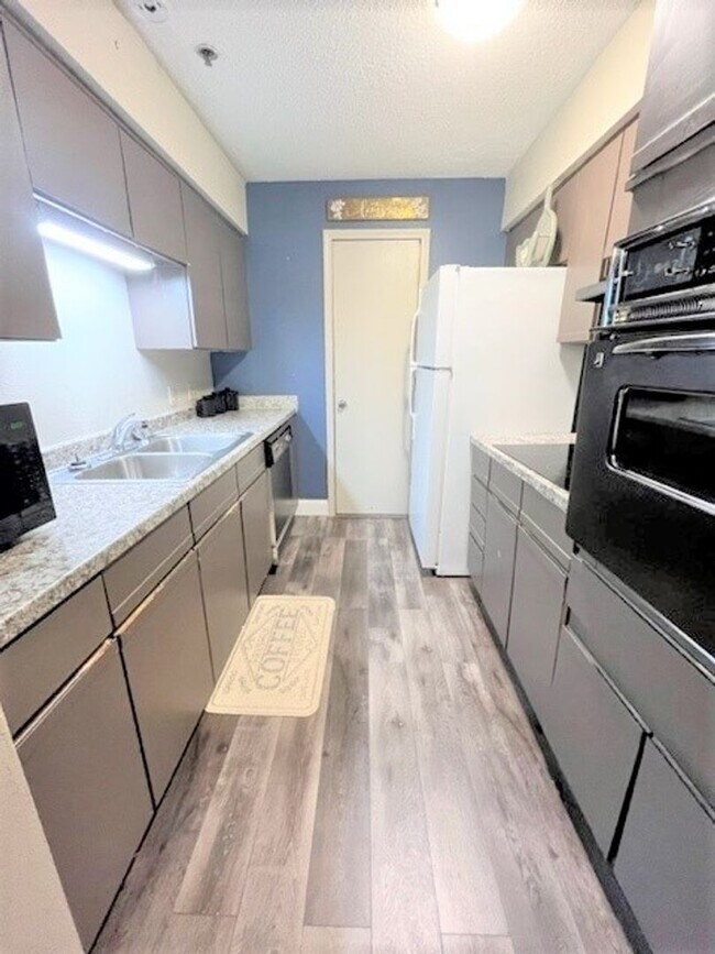 Building Photo - Unique Opportunity - Furnished Apartment with Ammenities
